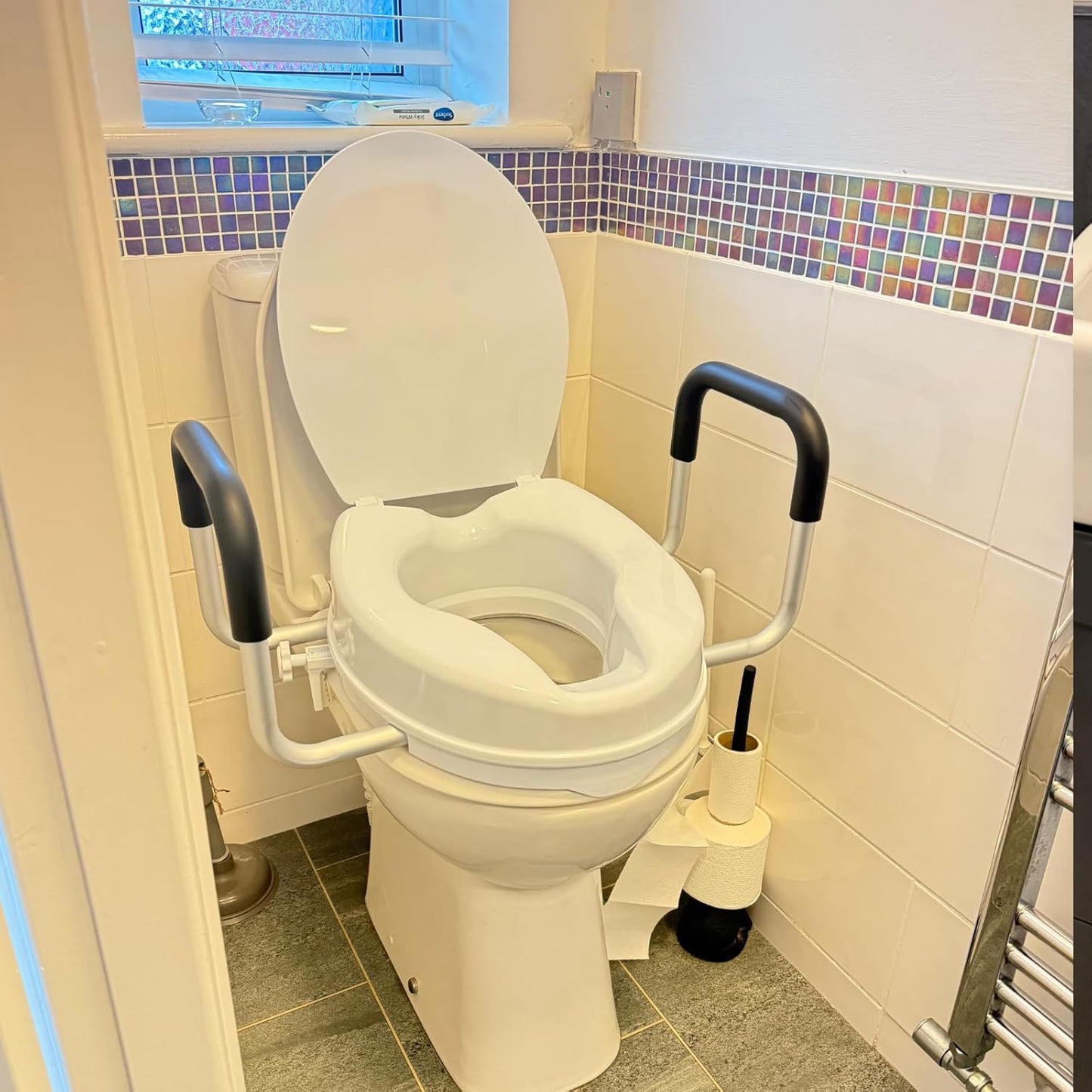 Raised Toilet Seat Riser with Handles Adds 4 Inches (10cm) Height, Foam Padded Arms, Tool-Free Installation, Easy Fit, Secure Mounting Ideal for Seniors & Recovery