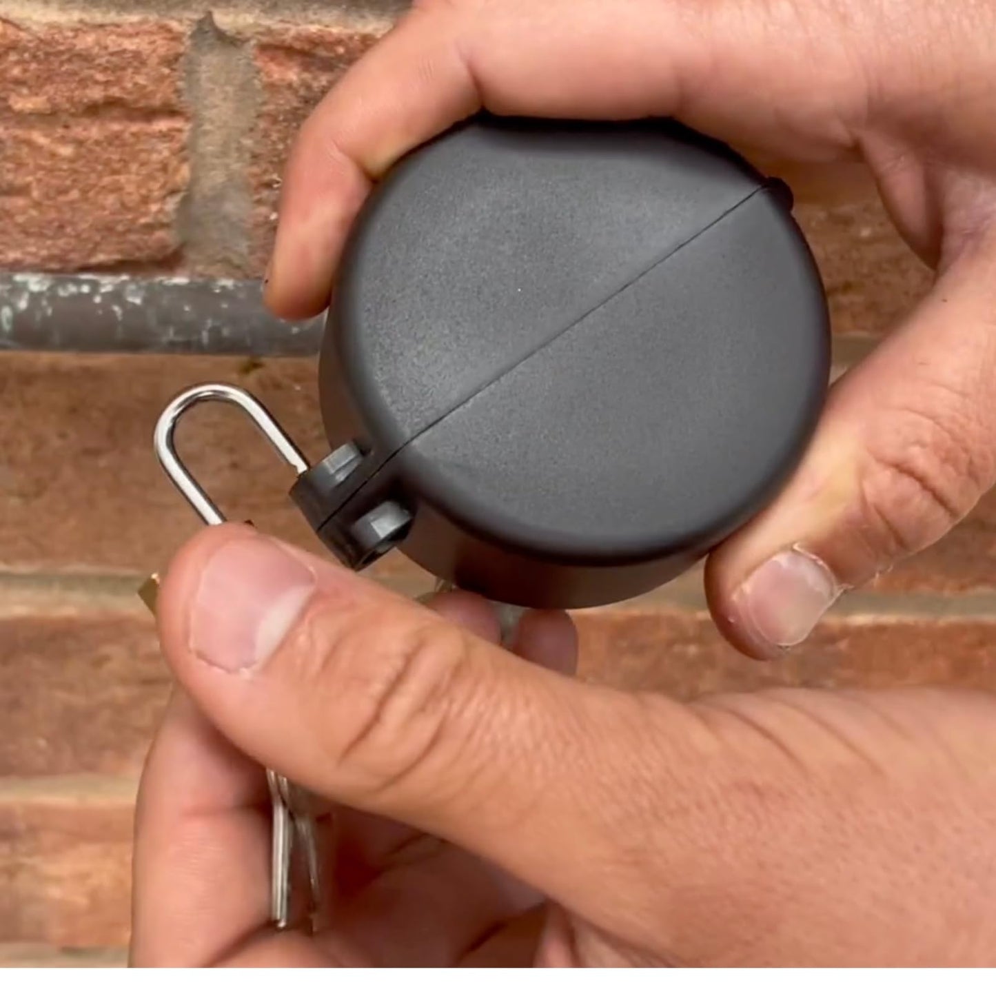 Outside Tap Lock with Padlock Included Prevents Unwanted Use and Water Theft – Secure Outdoor Garden Tap Cover Easy Fit Lock for Outside Taps (1 Pack)