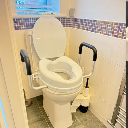 Raised Toilet Seat Riser with Handles Adds 4 Inches (10cm) Height, Foam Padded Arms, Tool-Free Installation, Easy Fit, Secure Mounting Ideal for Seniors & Recovery